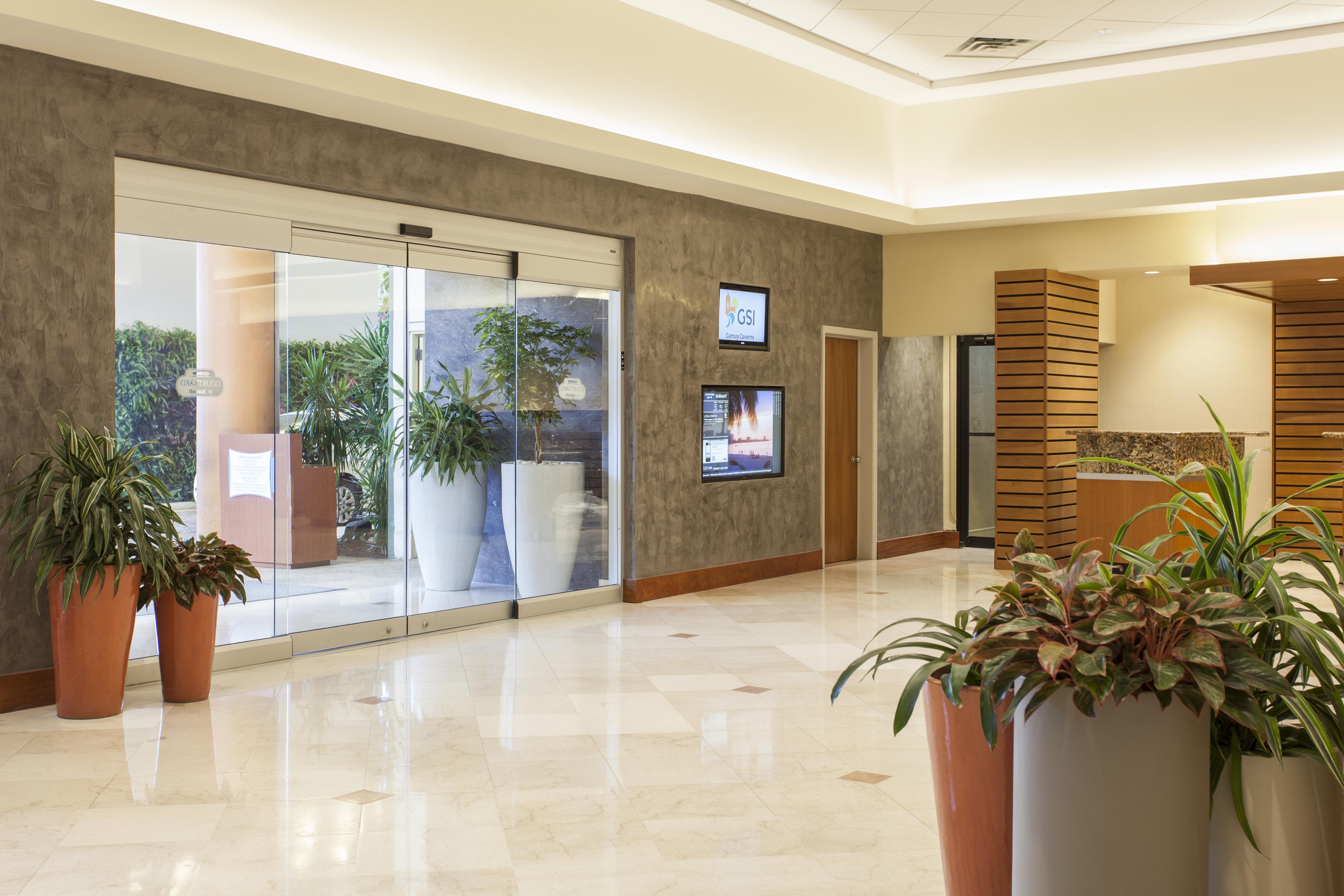 Courtyard By Marriott Isla Verde Beach Resort Сан Хуан Екстериор снимка