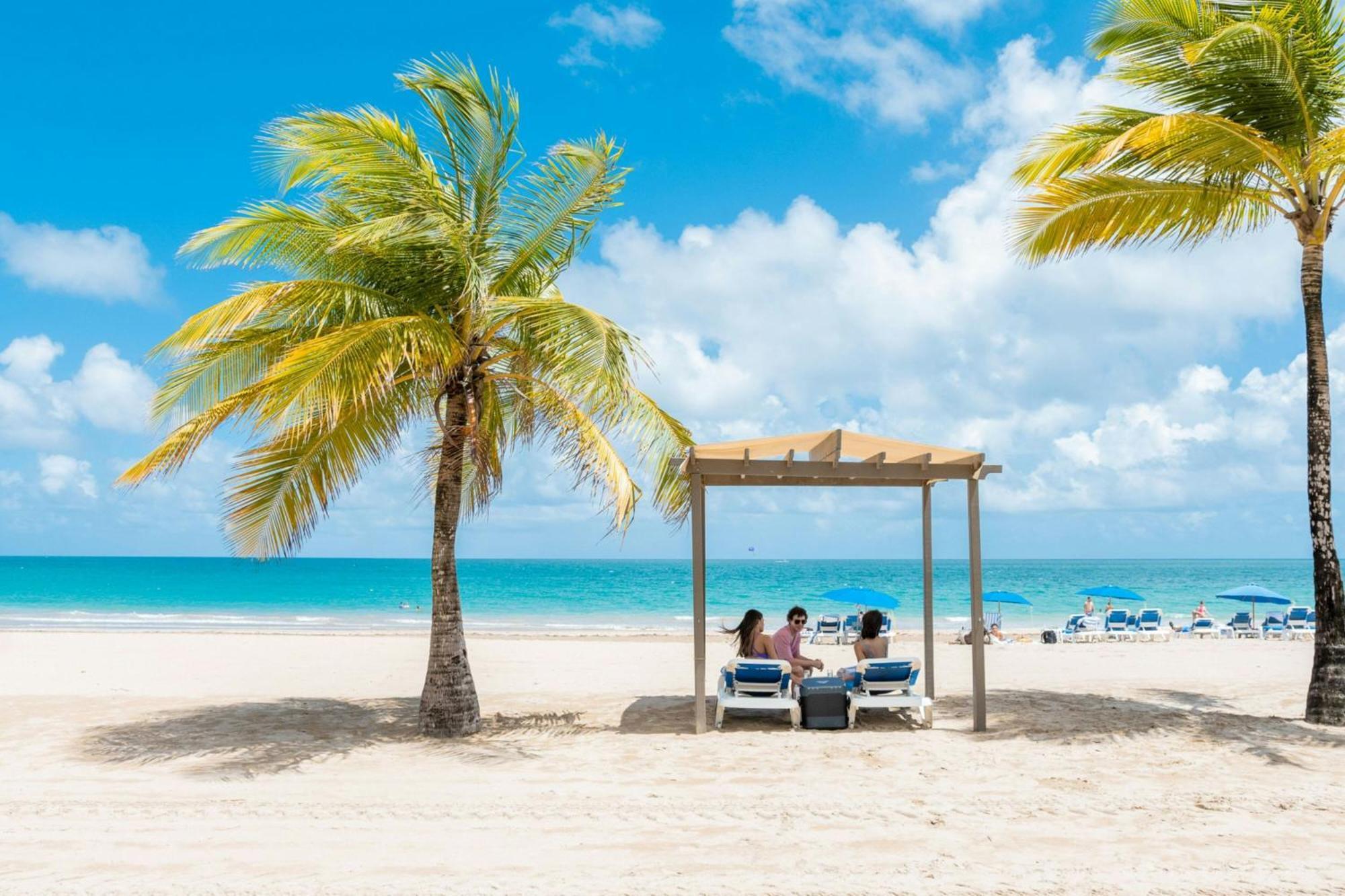 Courtyard By Marriott Isla Verde Beach Resort Сан Хуан Екстериор снимка