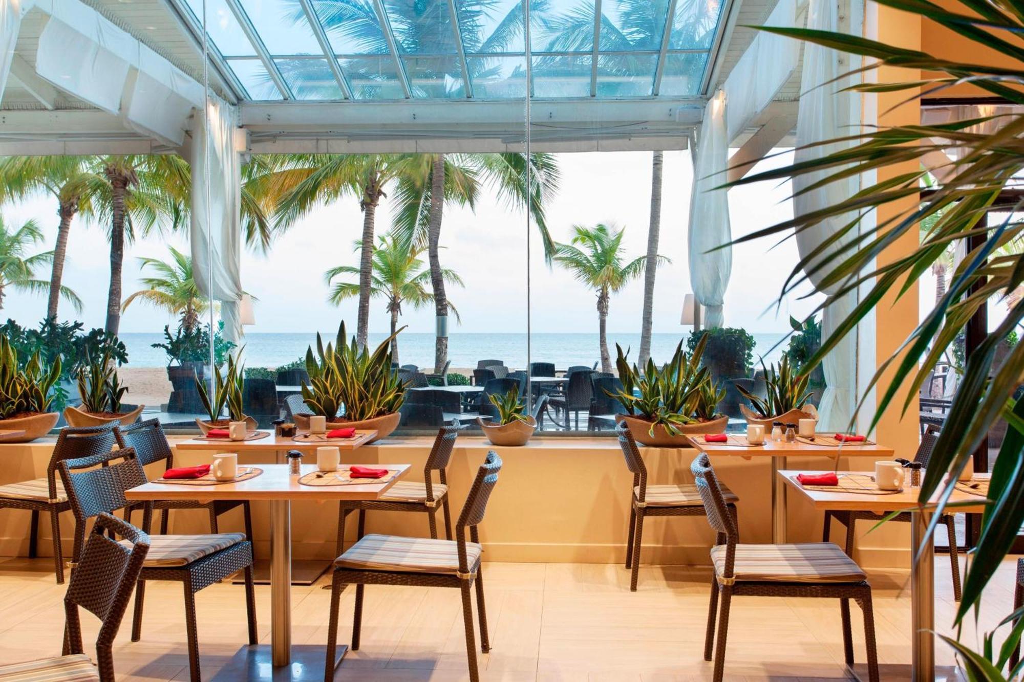 Courtyard By Marriott Isla Verde Beach Resort Сан Хуан Екстериор снимка