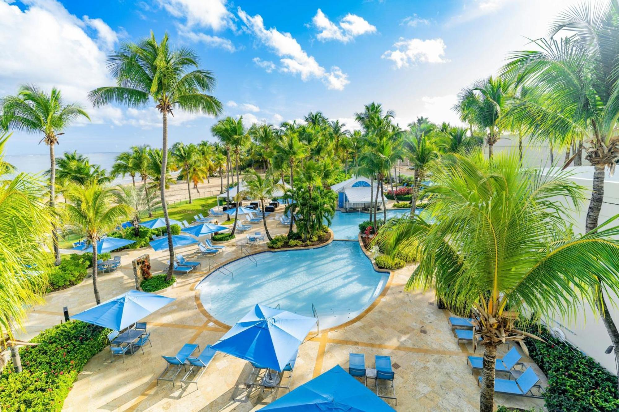 Courtyard By Marriott Isla Verde Beach Resort Сан Хуан Екстериор снимка