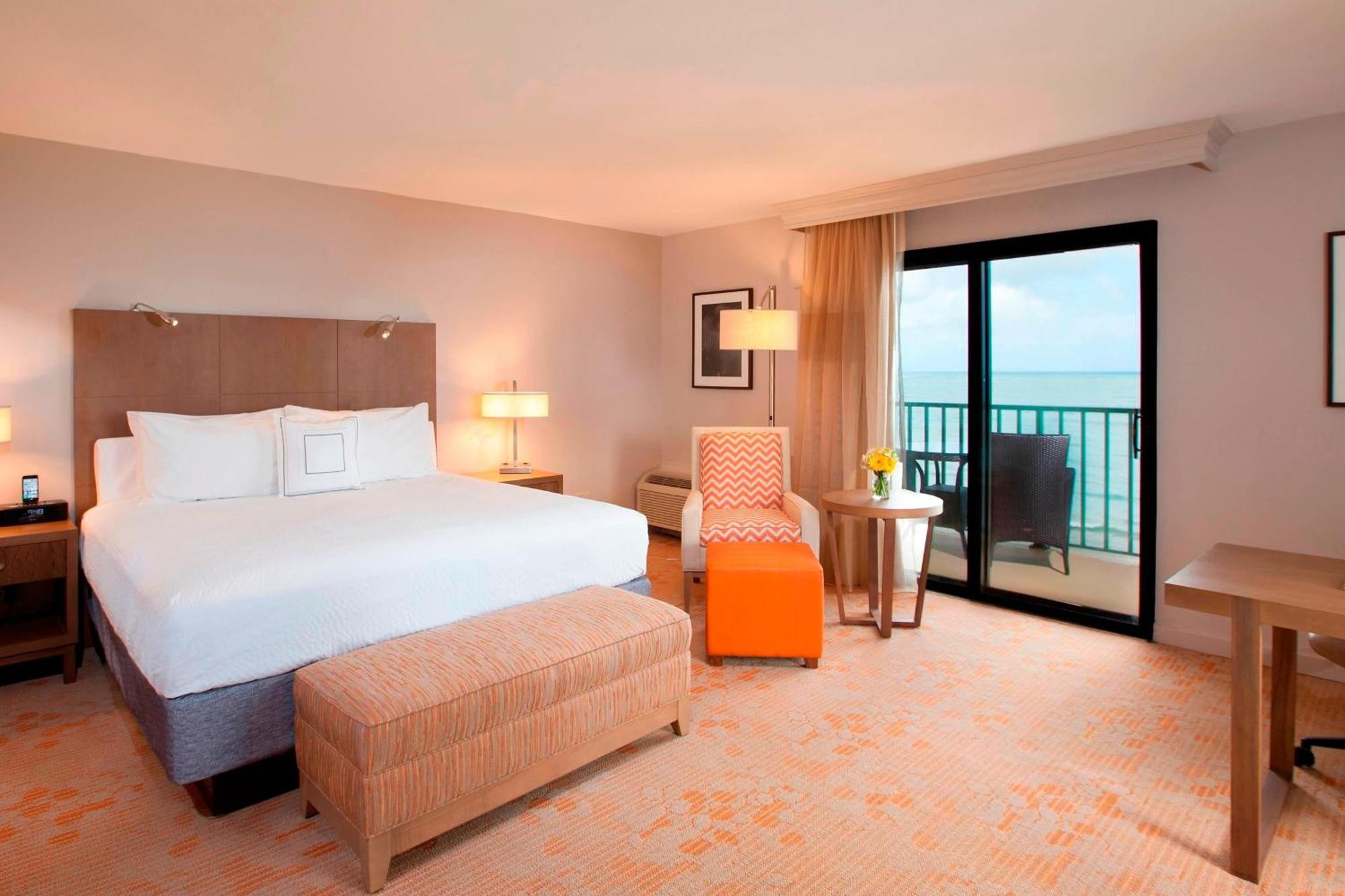 Courtyard By Marriott Isla Verde Beach Resort Сан Хуан Екстериор снимка