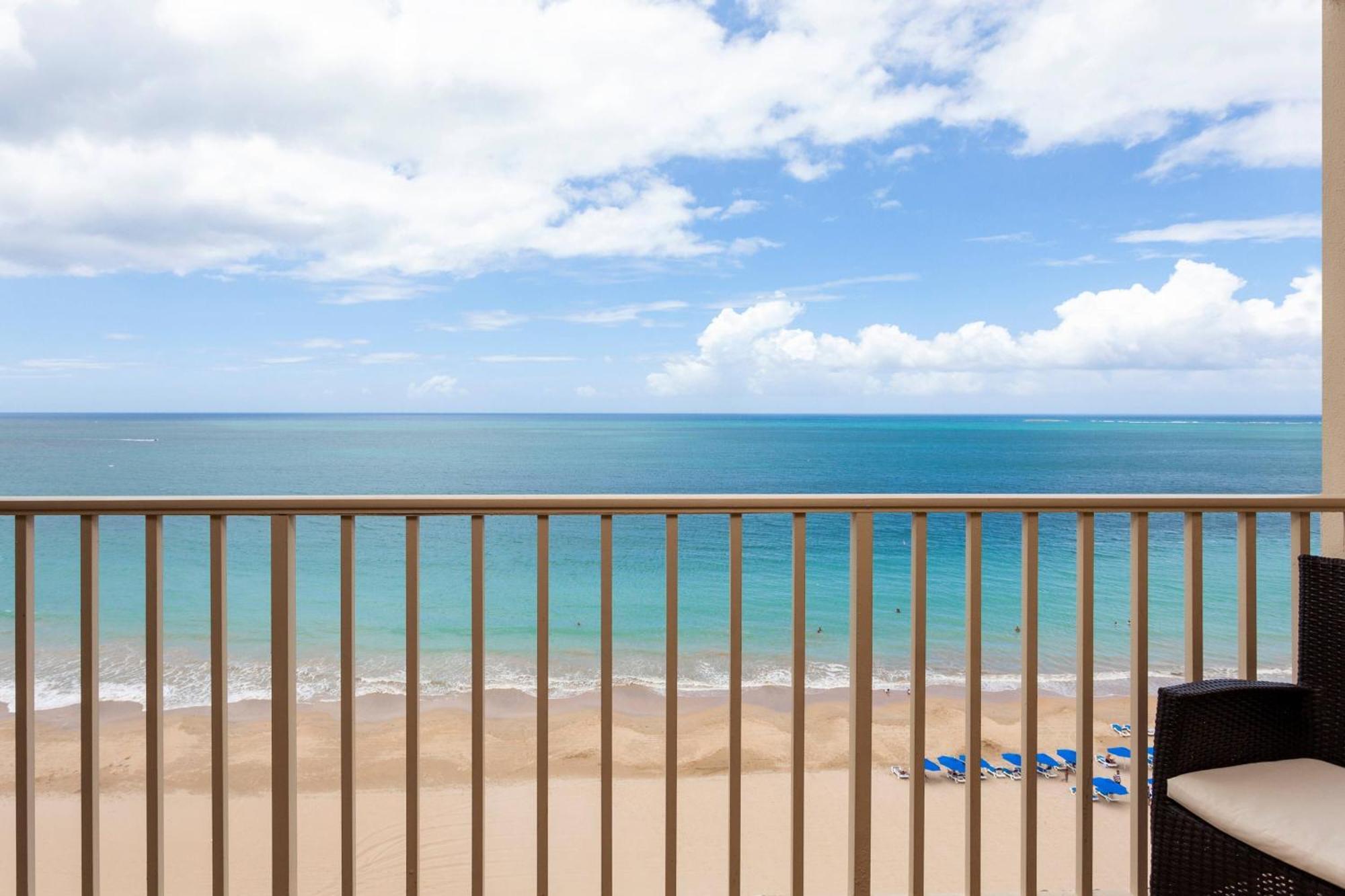 Courtyard By Marriott Isla Verde Beach Resort Сан Хуан Екстериор снимка