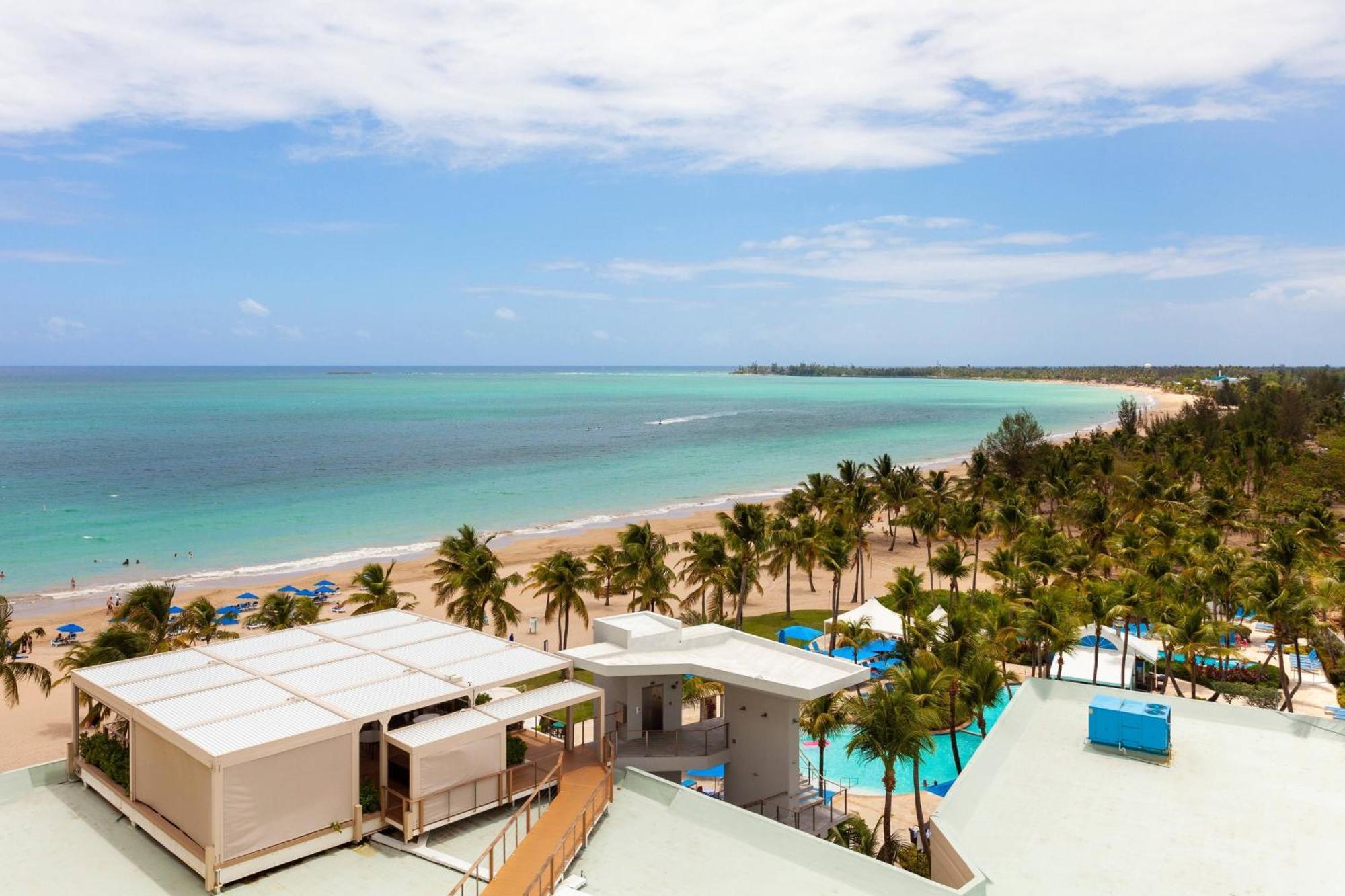 Courtyard By Marriott Isla Verde Beach Resort Сан Хуан Екстериор снимка
