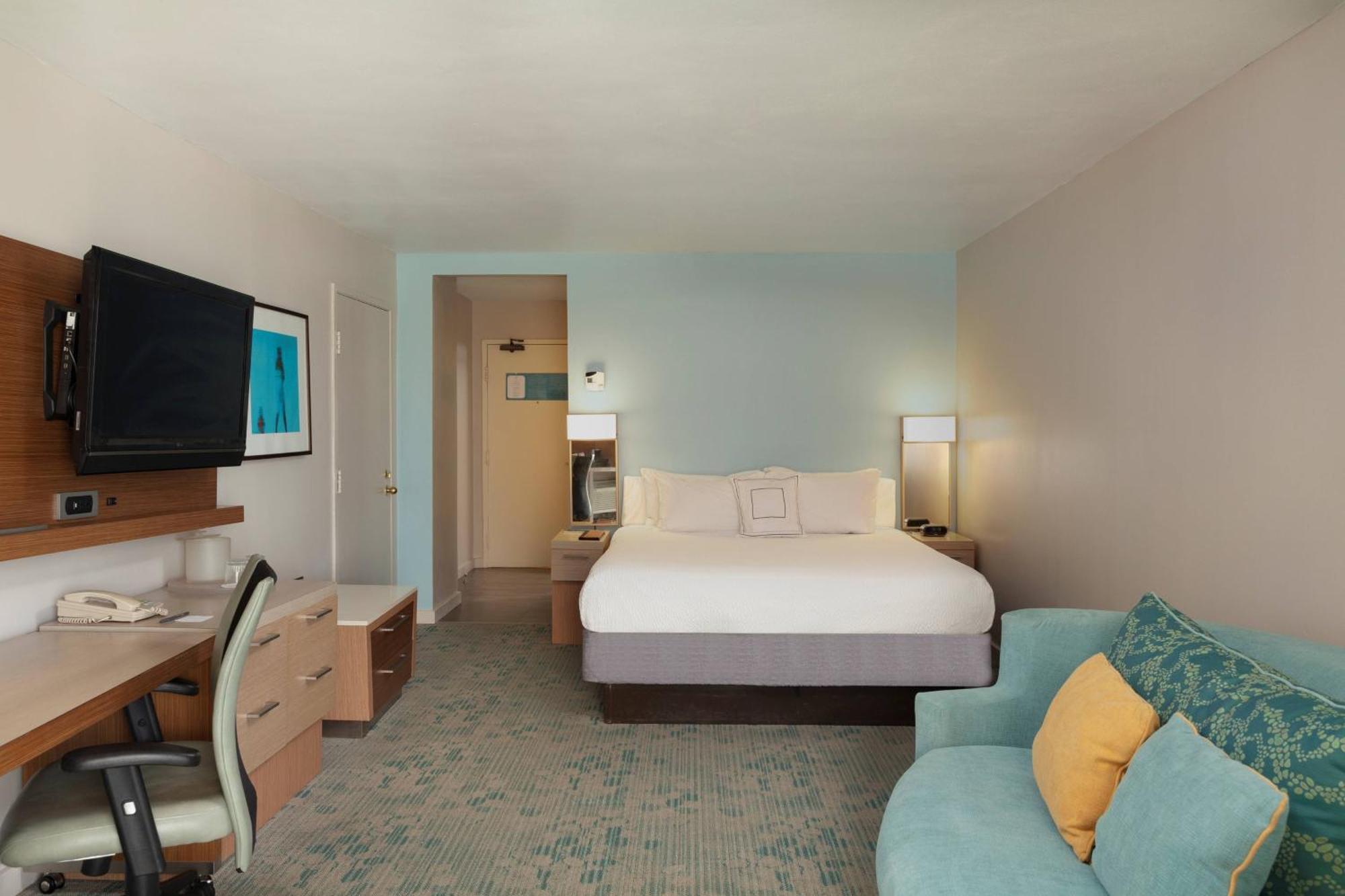 Courtyard By Marriott Isla Verde Beach Resort Сан Хуан Екстериор снимка