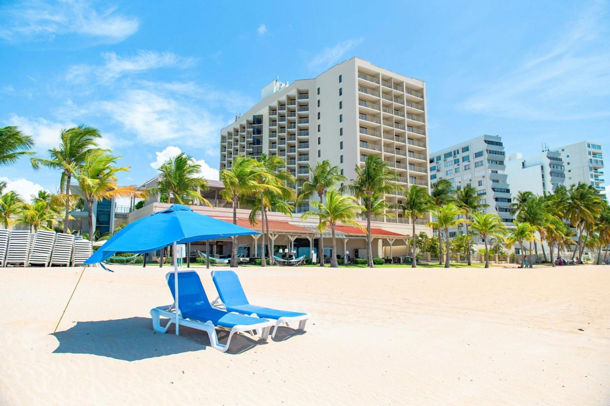 Courtyard By Marriott Isla Verde Beach Resort Сан Хуан Екстериор снимка